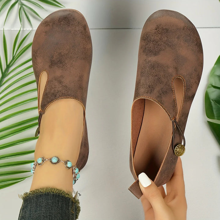 LYVIA Style | The Essence