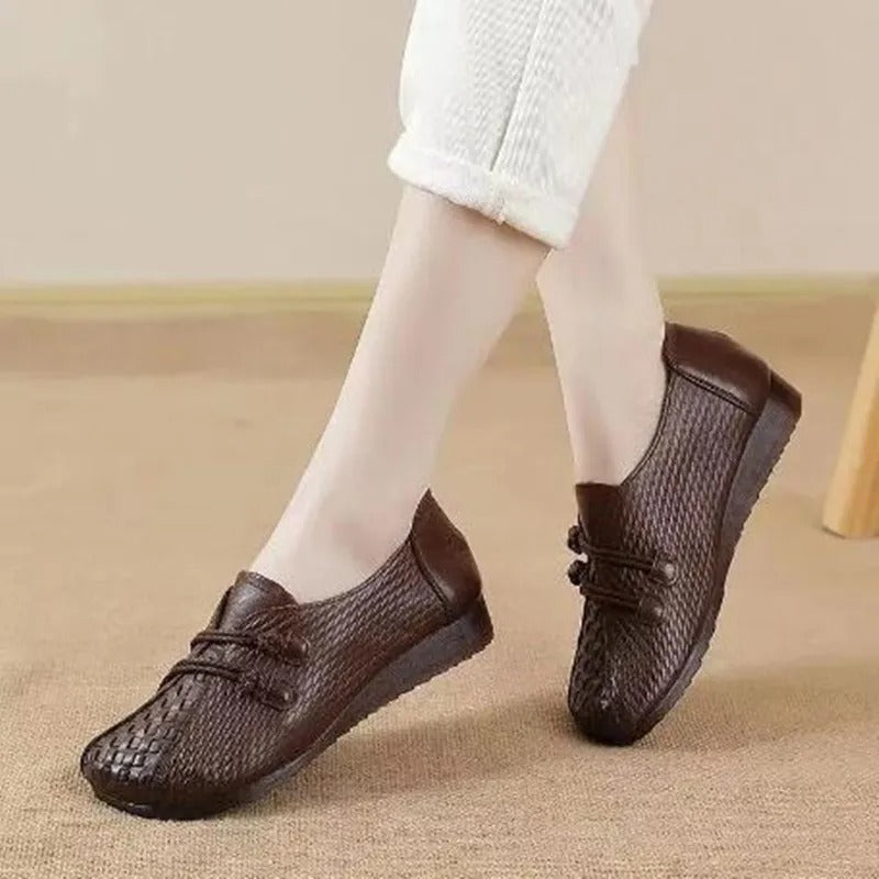 Leather flats woman Orthopedic shoes
