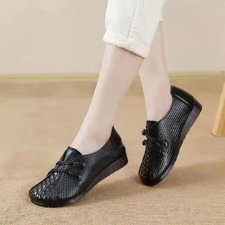 Leather flats woman Orthopedic shoes